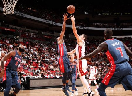 «Πάτησαν» τους Πίστονς οι Χιτ, νίκες για Γουίζαρντς και Θάντερ