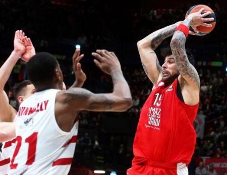 Ολυμπιακός : «Έσπασε» τα καλάθια, τον εκτέλεσε ο Τζέιμς