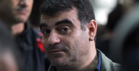 Επίθεση Βαξεβάνη με γροθιές σε δημοσιογράφο