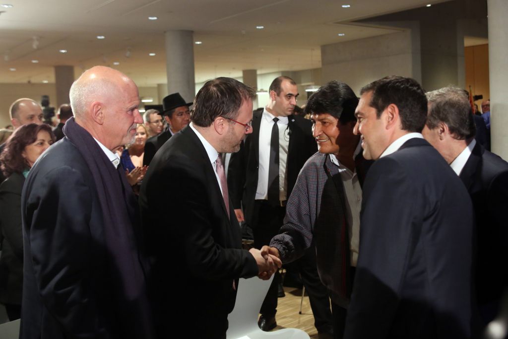 Τα περί «χαρισματικού» Τσίπρα του Παπανδρέου προκαλούν αμηχανία στο ΚΙΝΑΛ