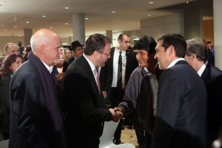 Τα περί «χαρισματικού» Τσίπρα του Παπανδρέου προκαλούν αμηχανία στο ΚΙΝΑΛ