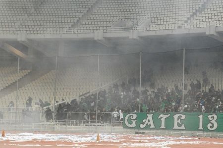 Η οσμή δακρυγόνου και ο λιγοστός κόσμος έφεραν την οριστική διακοπή