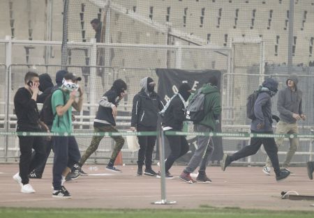 Όπως το 2012: 0-1 ο Ολυμπιακός, επεισόδια και διακοπή