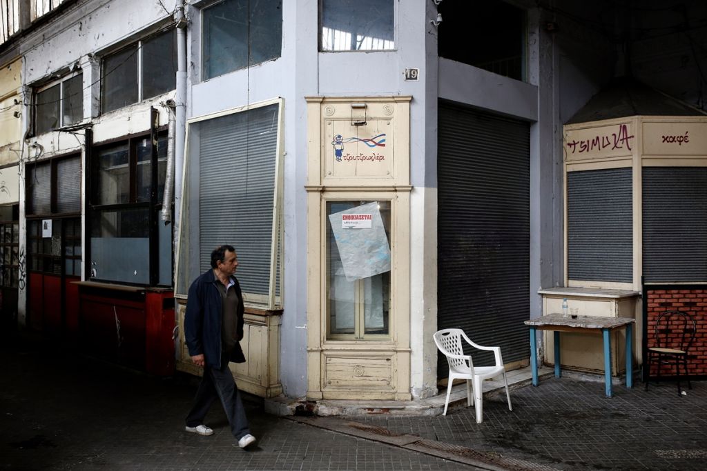 WSJ: Ανορθόδοξη οικονομική πολιτική η αύξηση του κατώτατου μισθού