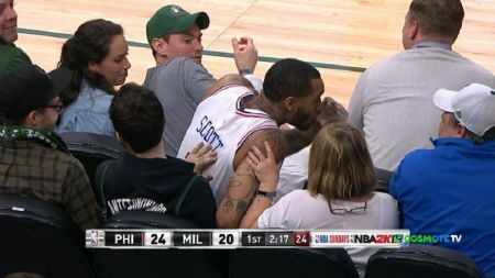 Έπος: O Σκοτ των Σίξερς ήπιε μπύρα εν ώρα αγώνα!