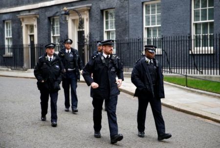 Λονδίνο: Άντρας απειλεί να σκοτώσει πολίτες