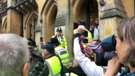 Βρετανία: Στο γραφείο του Γενικού Εισαγγελέα διαδηλωτές με κίτρινα γιλέκα