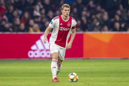 Sport : Επίσημη πρόταση 60 εκατ. της Μπαρτσελόνα για Ντε Λιχτ