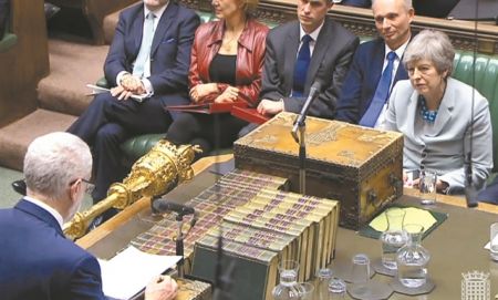 Τελευταία ευκαιρία το παζάρι Μέι – Κόρμπιν για τον γόρδιο δεσμό του Brexit