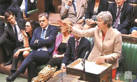 Ψάχνουν ύστατο συμβιβασμό πριν από το χάος