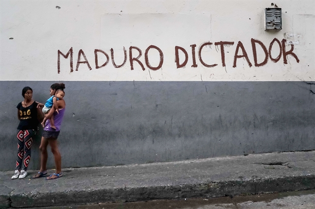 Ο Μαδούρο καλεί για βοήθεια παραστρατιωτικούς