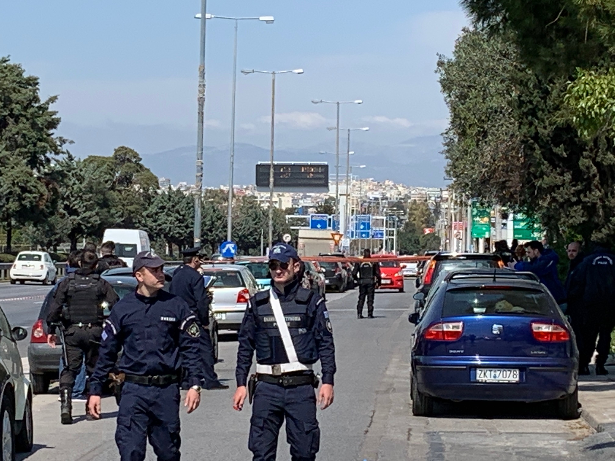Τραγωδία στο Ελληνικό: Στρατιωτικός σκότωσε τη σύντροφό του και αυτοπυροβολήθηκε