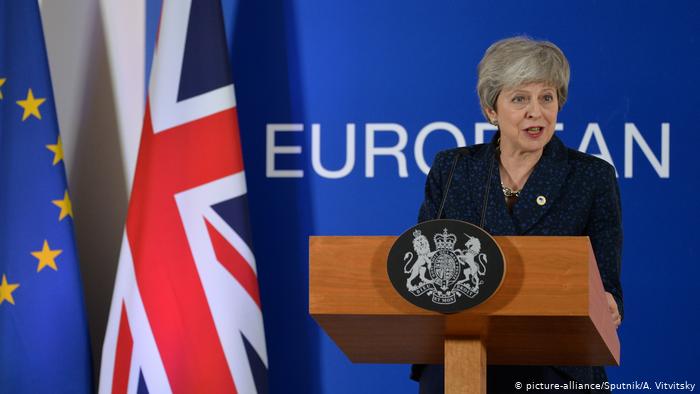 DW: Άγνωστα τα επόμενα βήματα της Μέι