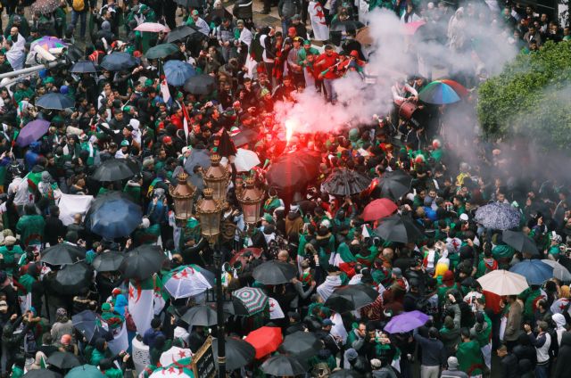 Aλγερία: Δεκάδες χιλιάδες διαδηλωτές κατά του προέδρου Μπουτεφλίκα