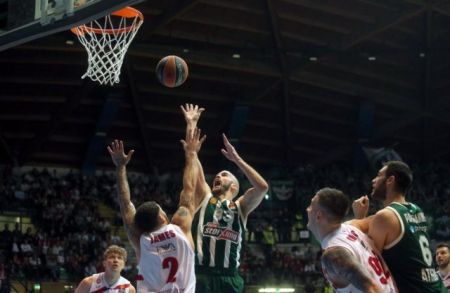 Στιλίστας ο Καλάθης, μοντέλο για την πασαρέλα των πλέι οφ ο ΠΑΟ