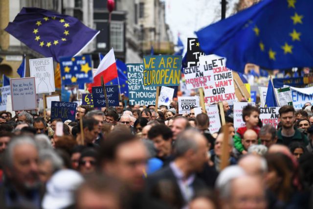 Brexit: Χιλιάδες Βρετανοί διαδηλώνουν με αίτημα ένα νέο δημοψήφισμα