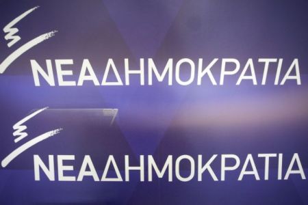 ΝΔ προς Μαξίμου : «Όσο διαβάζουν μόνο Ντοκουμέντο, τόσο πλησιάζουν στο φαλιμέντο»