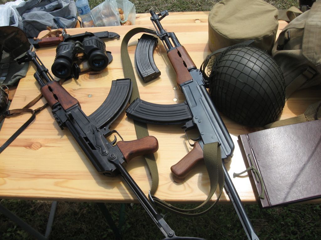 Φθιώτιδα: Κυνηγοί ανακάλυψαν οπλοστάσιο σε σπηλιά