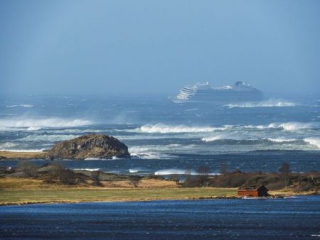 Νορβηγία: Μόλις 440 επιβάτες έχουν απομακρυνθεί από το κρουαζιερόπλοιο
