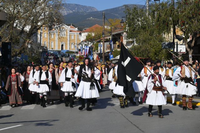 Καλαμάτα: Με το «Μακεδονία Ξακουστή» έκλεισε η παρέλαση | tovima.gr