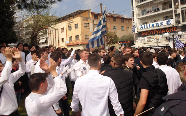 Ενταση στην Κατερίνη: Άγριες αποδοκιμασίες – Φυγάδευσαν βουλευτή του ΣΥΡΙΖΑ