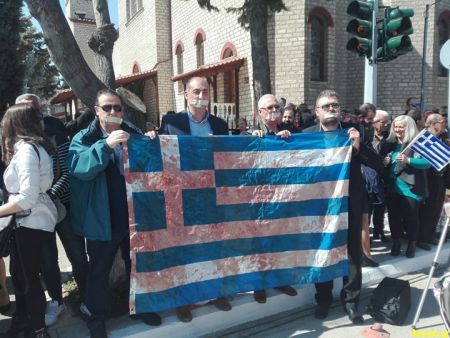 «Πτολεμαίοι – Μακεδόνες» έκλεισαν τα στόματά τους με ταινίες