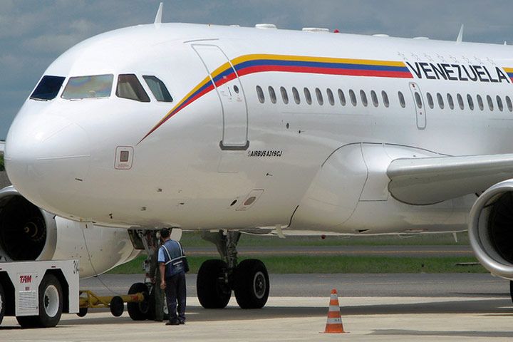 Ερώτηση της ΝΔ στον Σπίρτζη για τις προσγειώσεις αεροσκαφών της Βενεζουέλας στην Ελλάδα