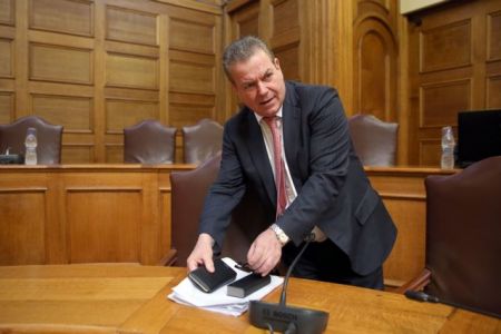 Πετρόπουλος: Πρώτα ο σάλος και μετά το μάζεμα για το δώρο Πάσχα