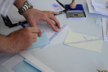 FT: Ανετη επικράτηση της ΝΔ στις Ευρωεκλογές – «Βλέπουν» 10 έδρες έναντι 7 του ΣΥΡΙΖΑ