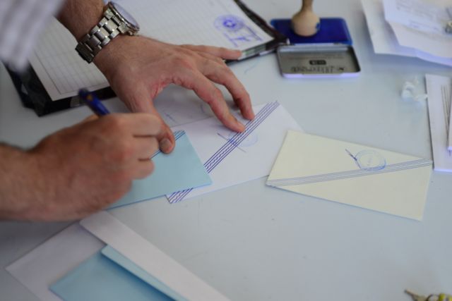 FT: Ανετη επικράτηση της ΝΔ στις Ευρωεκλογές – «Βλέπουν» 10 έδρες έναντι 7 του ΣΥΡΙΖΑ