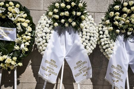 Στεφάνια από ΚΑΕ Ολυμπιακός, Σπανούλη και Αγγελόπουλους για Θανάση