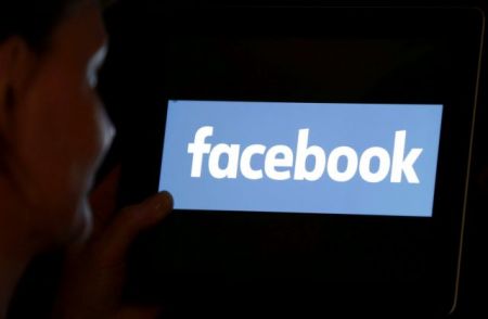 Facebook: Μπλοκάρει αναρτήσεις με ρατσιστικό περιεχόμενο