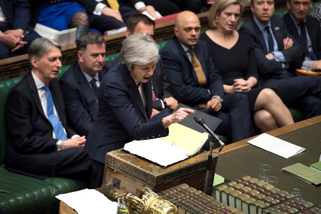 Βρετανία: Μαδάvε τη μαργαρίτα για το Brexit