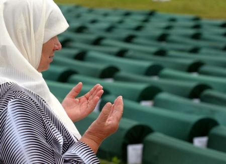 Κάρατζιτς: Έφεση στα ισόβια για τη σφαγή στη Σρεμπρένιτσα