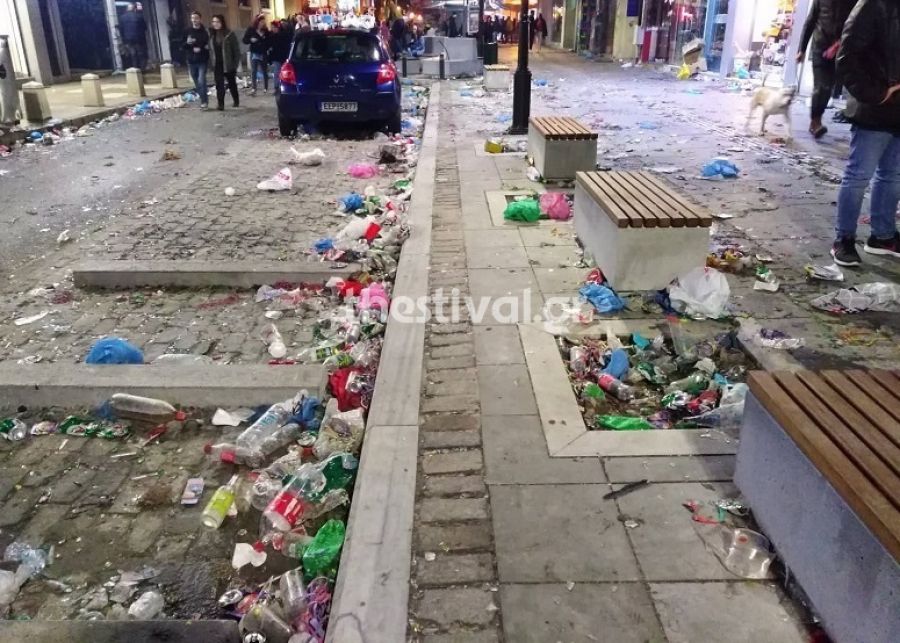 Τσικνοπέμπτη : Μετέτρεψαν σε χωματερή το κέντρο της Θεσσαλονίκης (εικόνες)