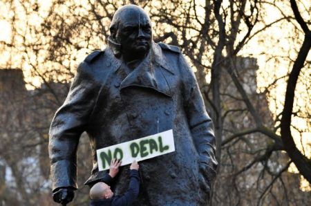 Brexit: Μετά το «όχι» στη Μέι τι ακολουθεί;