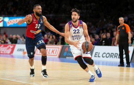 Δώρο της Εφές στον Ουμπιακό το διπλό κόντρα στη Μπασκόνια