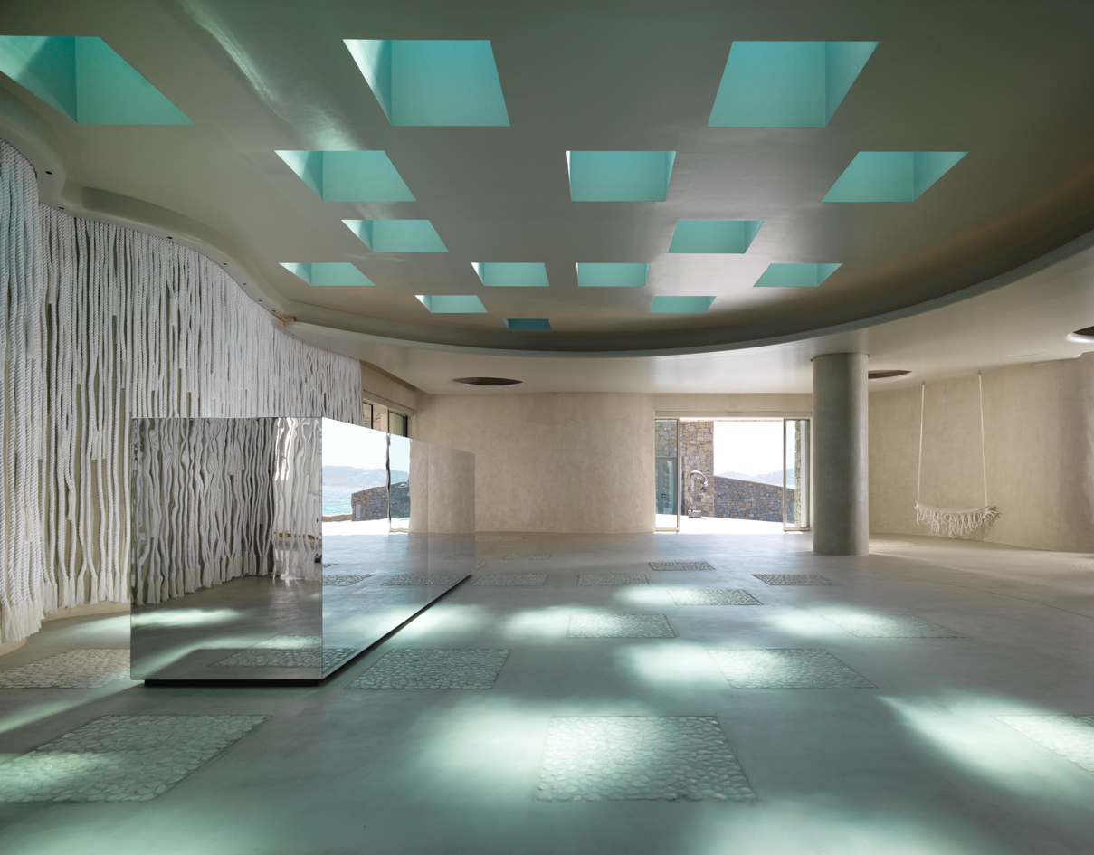 Στο δημιουργικό Σύμπαν της Μαρίας Βαφειάδη