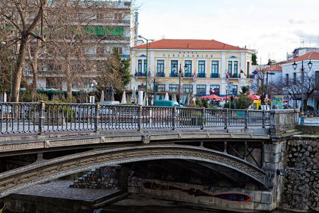 Στολίδι των Τρικάλων η πεζογέφυρα του Ληθαίου