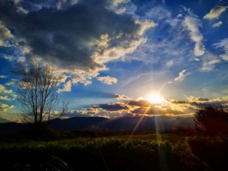 Καιρός: Με συνεχείς διακυμάνσεις