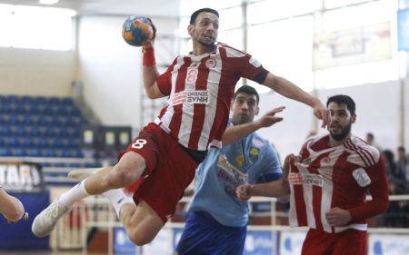 Ερυθρόλευκη η κορυφή στο χάντμπολ