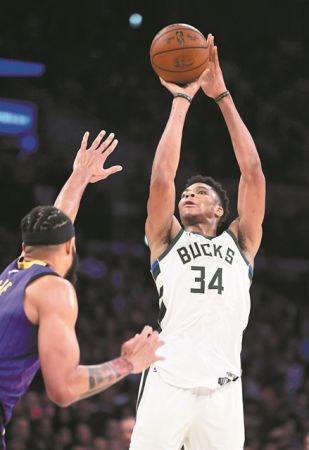 Γιάννης… για τρεις!