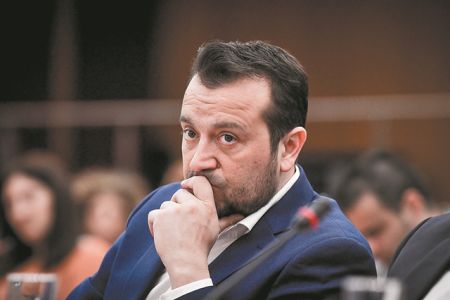 Στριμωγμένος ο Νίκος Παππάς για το «ΣΥΡΙΖΑ channel»