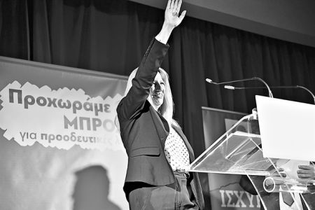 Συνέδριο συσπείρωσηςμε πονοκέφαλο Παπανδρέου