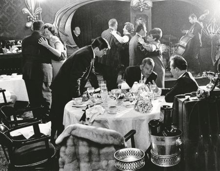 «Είμαστε όλοι σερβιτόροι»