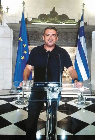 Η Βουλή καλεί και Πετσίτη