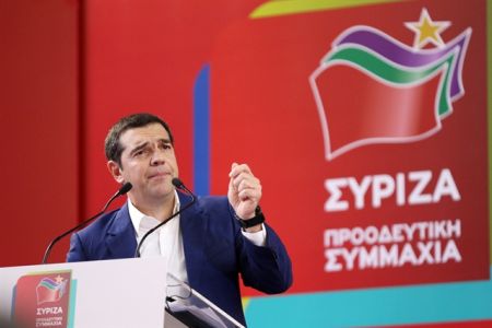 Η φθορά του Τσίπρα και τα συριζοτρόλ