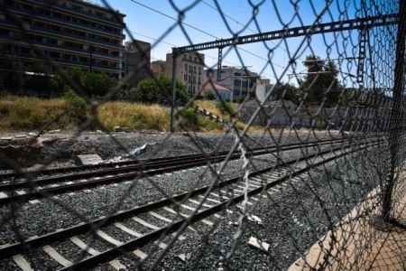 Εκτροχιασμός του προαστιακού στο ύψος των Αγ. Θεοδώρων