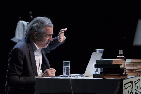 Μπερνάρ-Ανρί Λεβί : «Η Βρετανία υπνοβατεί προς τον γκρεμό»