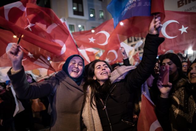 Σουρεαλιστικό σκηνικό στην Κωνσταντινούπολη : Δυο νικητές και… διάψευση Ερντογάν από τον εκπρόσωπό του